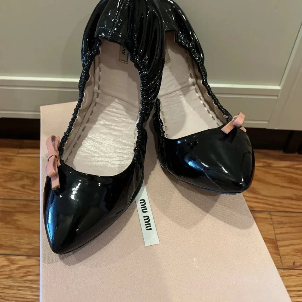 MIU MIU Vintage Womens 38 8 Pink Bow Black Leather Ballet Flats Slip On Shoes - Picture 1 of 6
